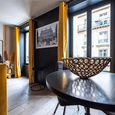 Monsieur Montmartre - Moulin Rouge 巴黎