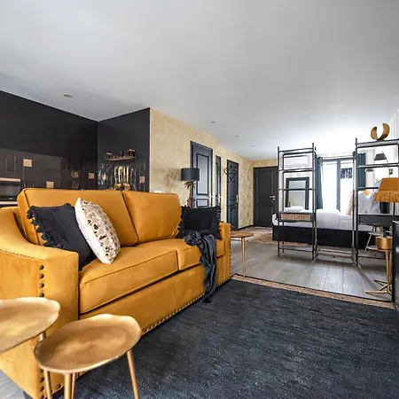 Monsieur Montmartre - Moulin Rouge