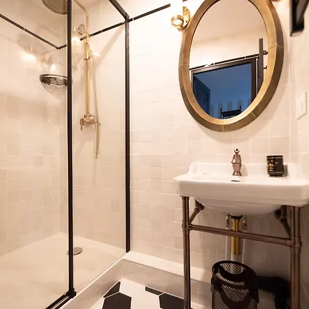 Monsieur Montmartre - Moulin Rouge 巴黎