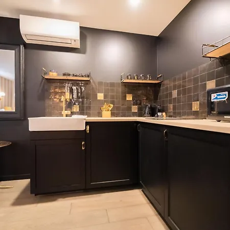 Monsieur Montmartre - Moulin Rouge * 巴黎