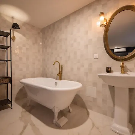 Monsieur Montmartre - Moulin Rouge *