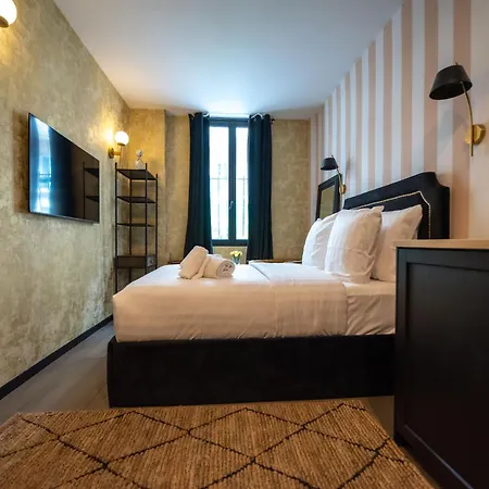 Monsieur Montmartre - Moulin Rouge