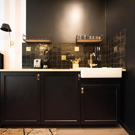 Monsieur Montmartre - Moulin Rouge 巴黎