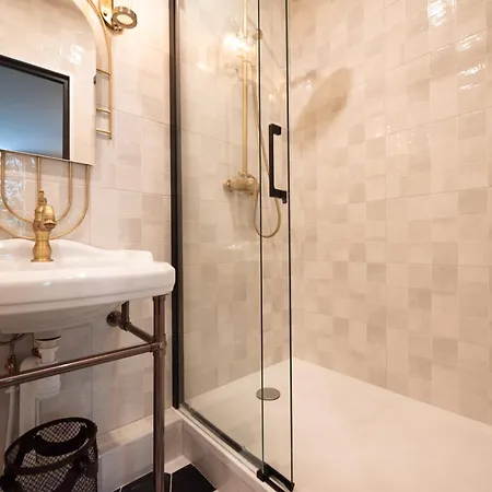 Monsieur Montmartre - Moulin Rouge * 巴黎